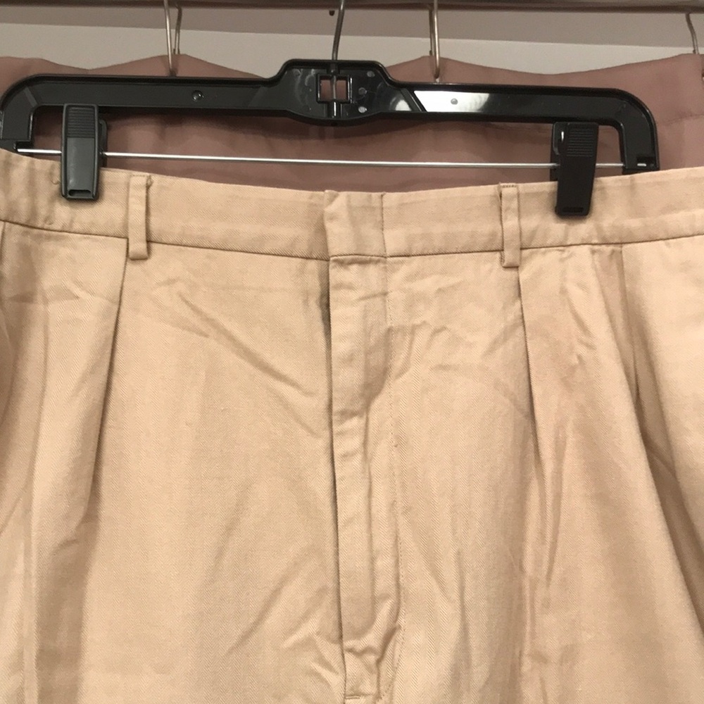 Men’s pleated khaki pants